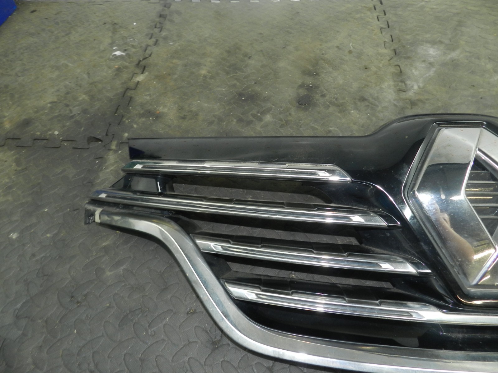 180. 2018 RENAULT KOLEOS MK2. FRONT GRILLE GRILL 623108912R - Image 2