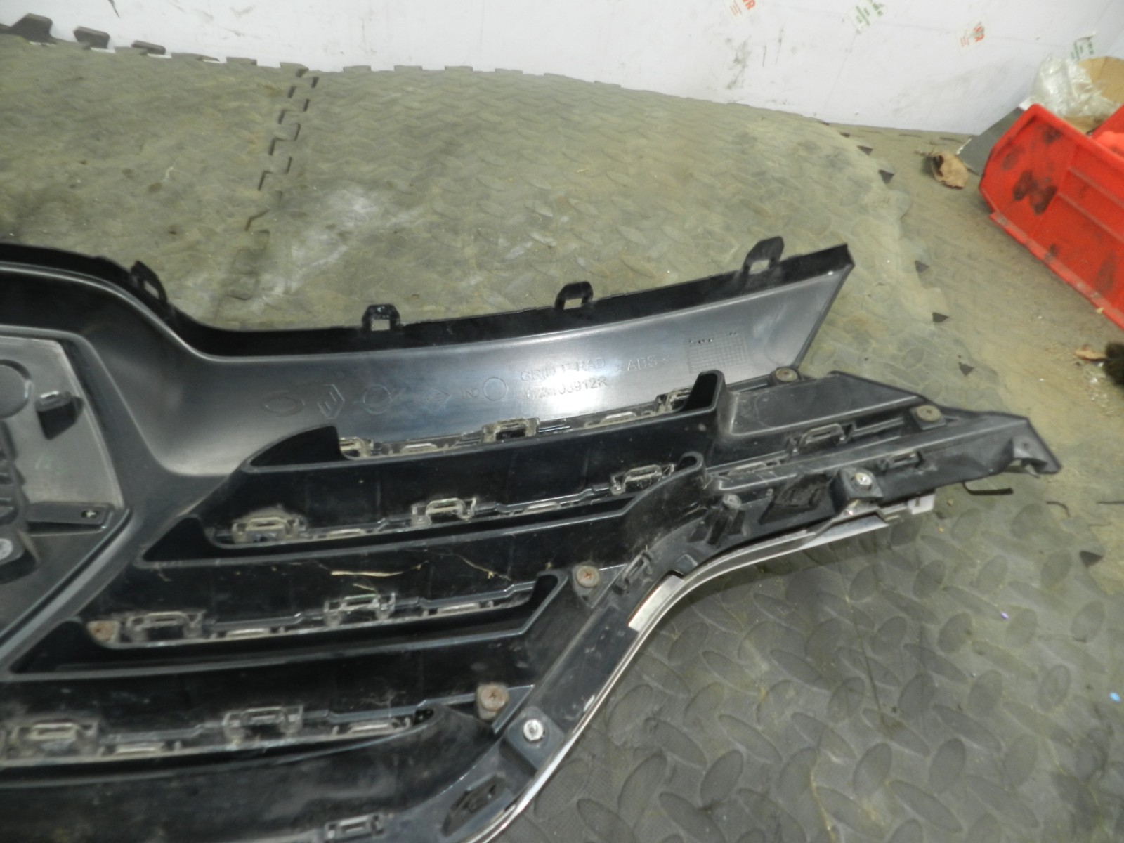 180. 2018 RENAULT KOLEOS MK2. FRONT GRILLE GRILL 623108912R - Image 6