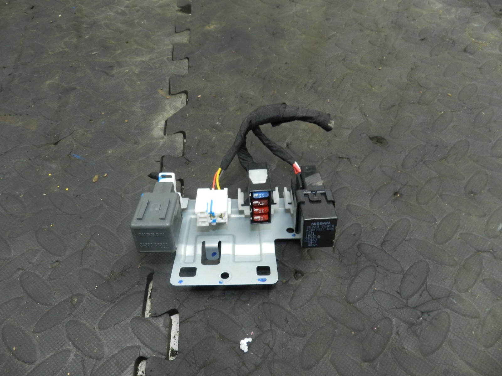 180. 2018 RENAULT KOLEOS MK2. RELAYS + FUSES HOLDER - Image 2