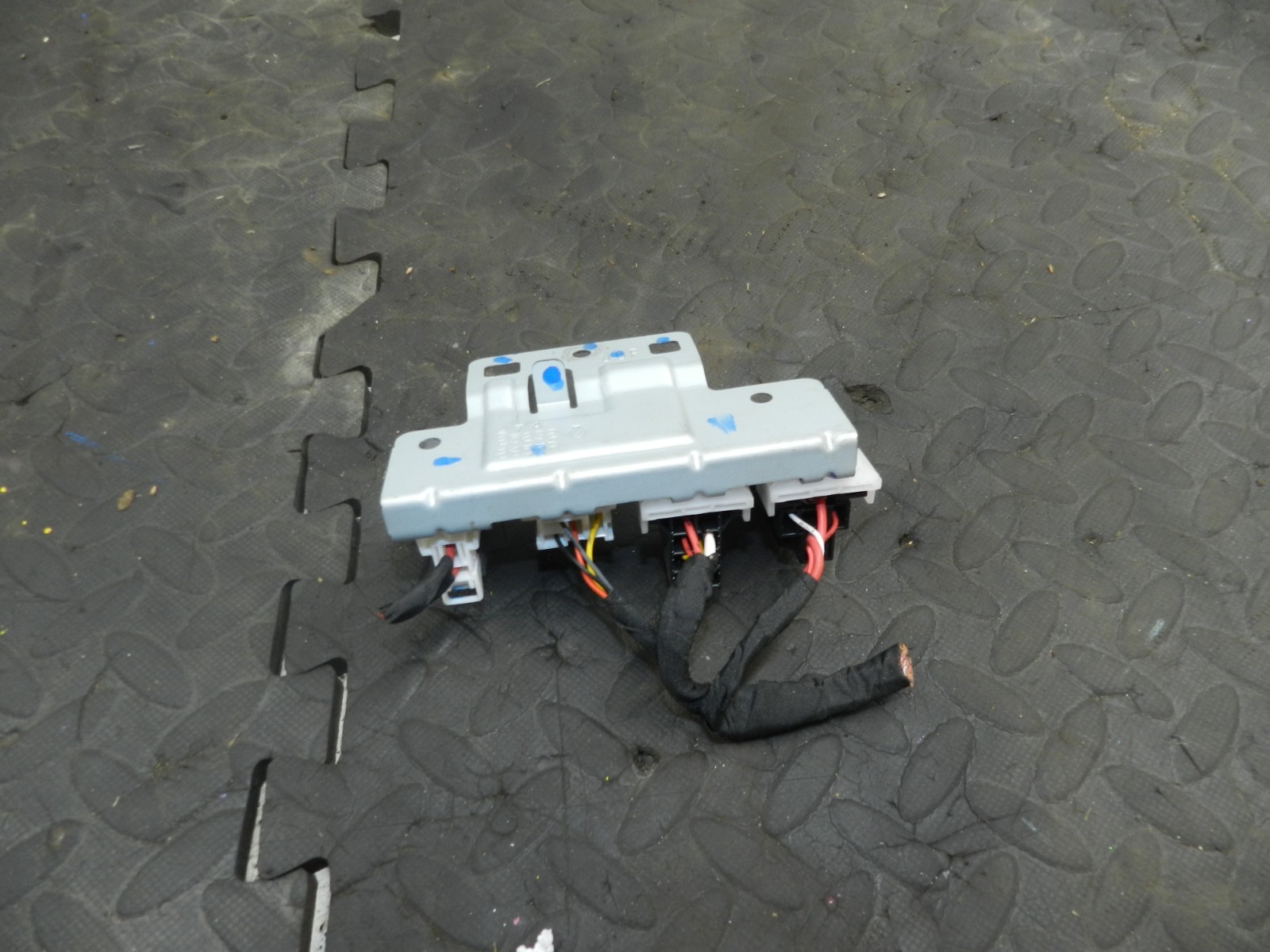 180. 2018 RENAULT KOLEOS MK2. RELAYS + FUSES HOLDER - Image 4