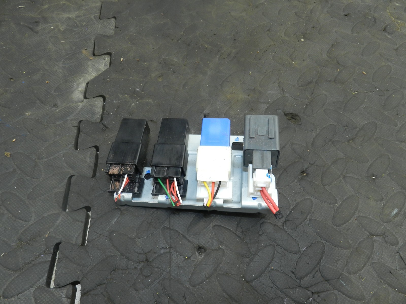 180. 2018 RENAULT KOLEOS MK2. RELAYS + HOUSING