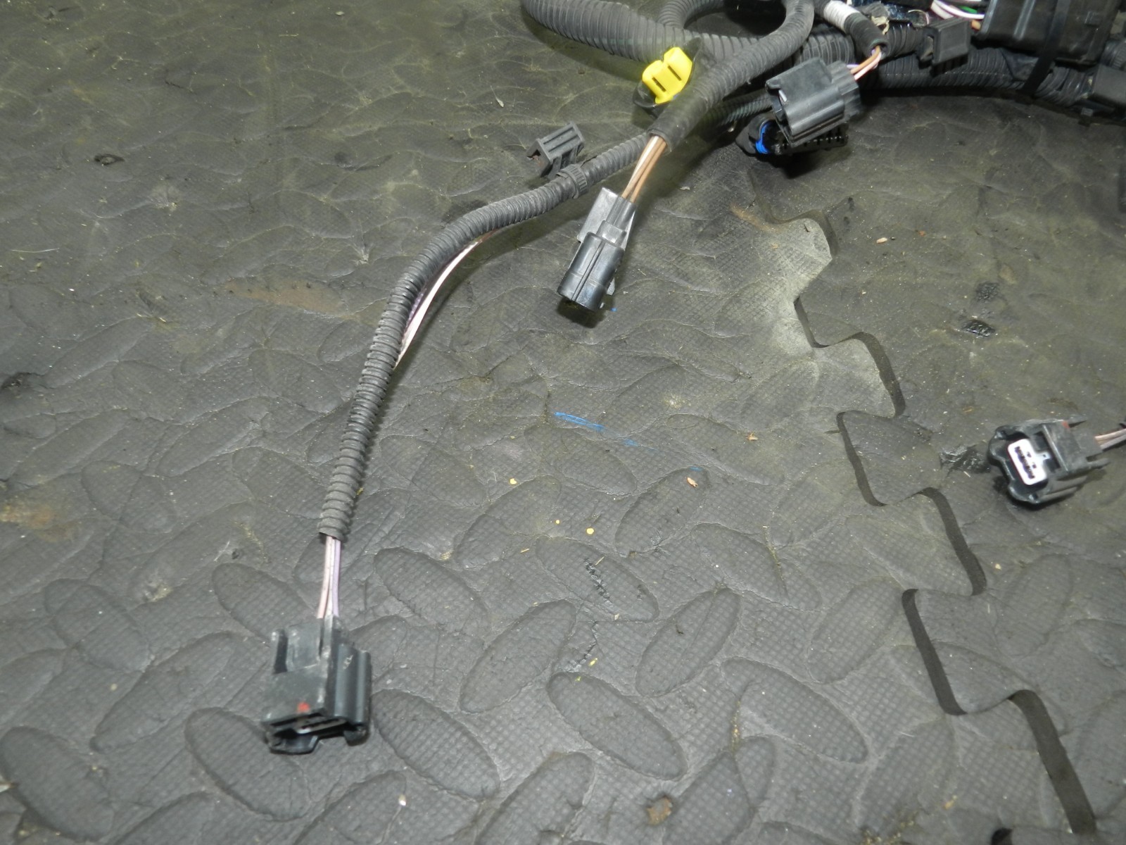 180. 2018 RENAULT KOLEOS MK2. FRONT BUMPER WIRING LOOM 240700817R - Image 3
