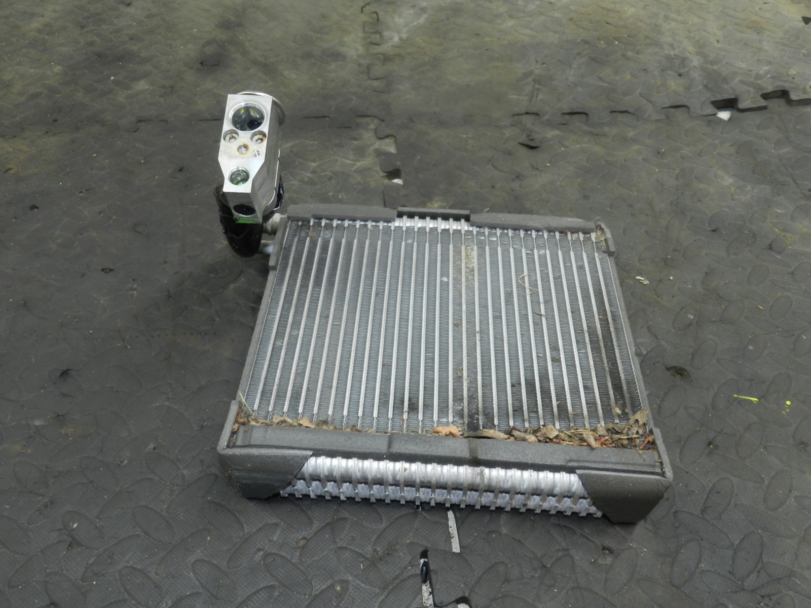 180. 2018 RENAULT KOLEOS MK2. AIR CON MATRIX RADIATOR 922003STOA