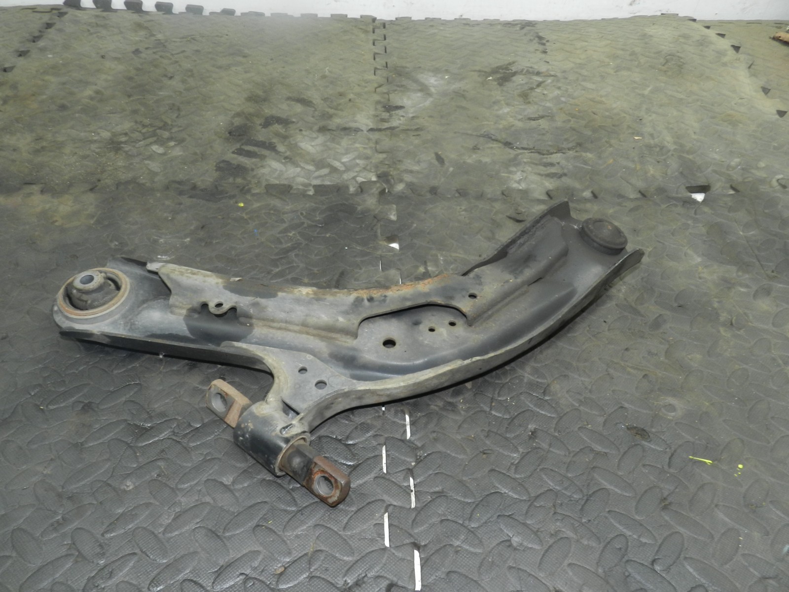 180. 2018 RENAULT KOLEOS MK2. DRIVER SIDE FRONT LOWER SUSPENSION ARM WISH BONE - Image 4