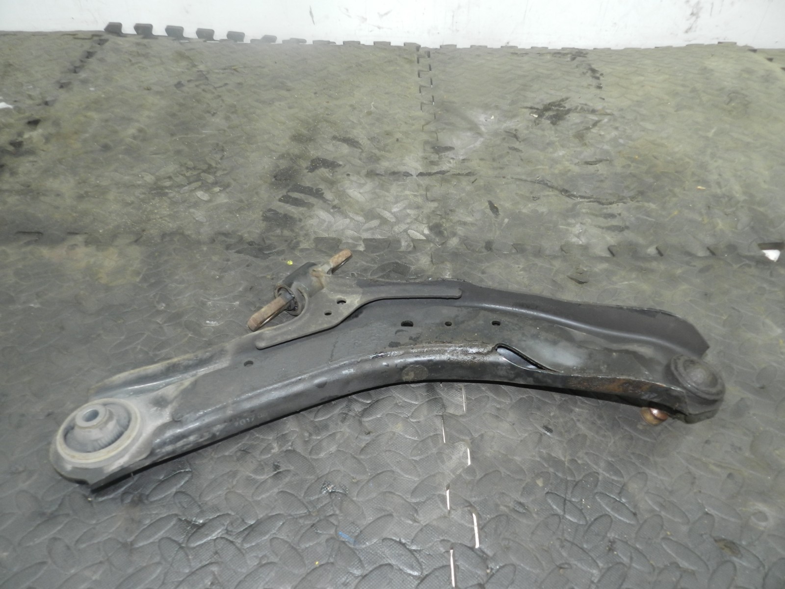 180. 2018 RENAULT KOLEOS MK2 PASSENGER SIDE FRONT LOWER SUSPENSION ARM WISH BONE - Image 3