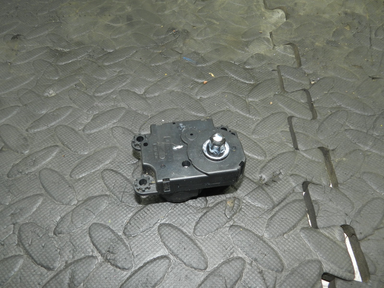 180. 2018 RENAULT KOLEOS MK2. HEATER CONTROL FLAP ACTUATOR MOTOR - Image 2