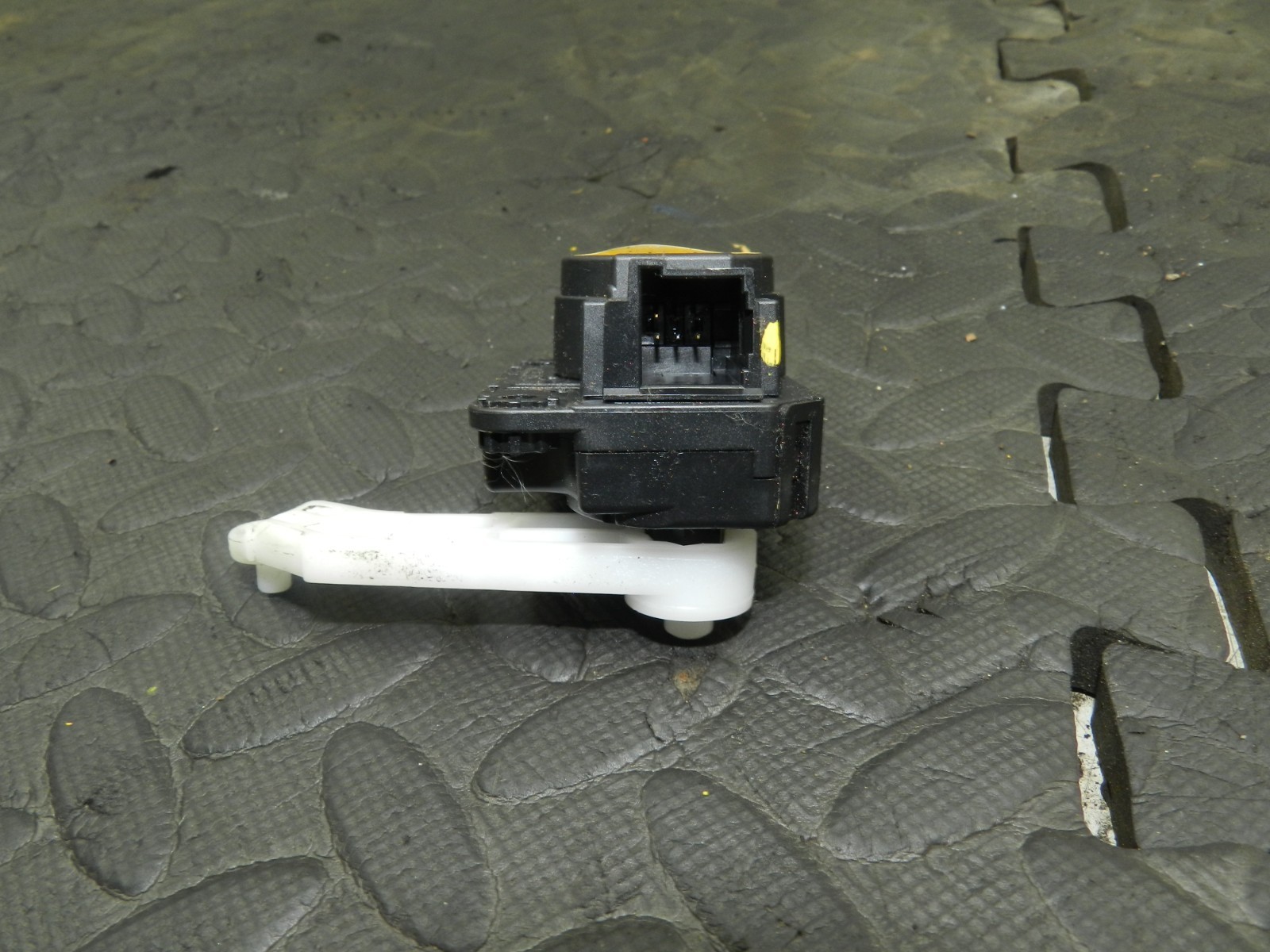 180. 2018 RENAULT KOLEOS MK2. HEATER CONTROL FLAP ACTUATOR MOTOR - Image 3