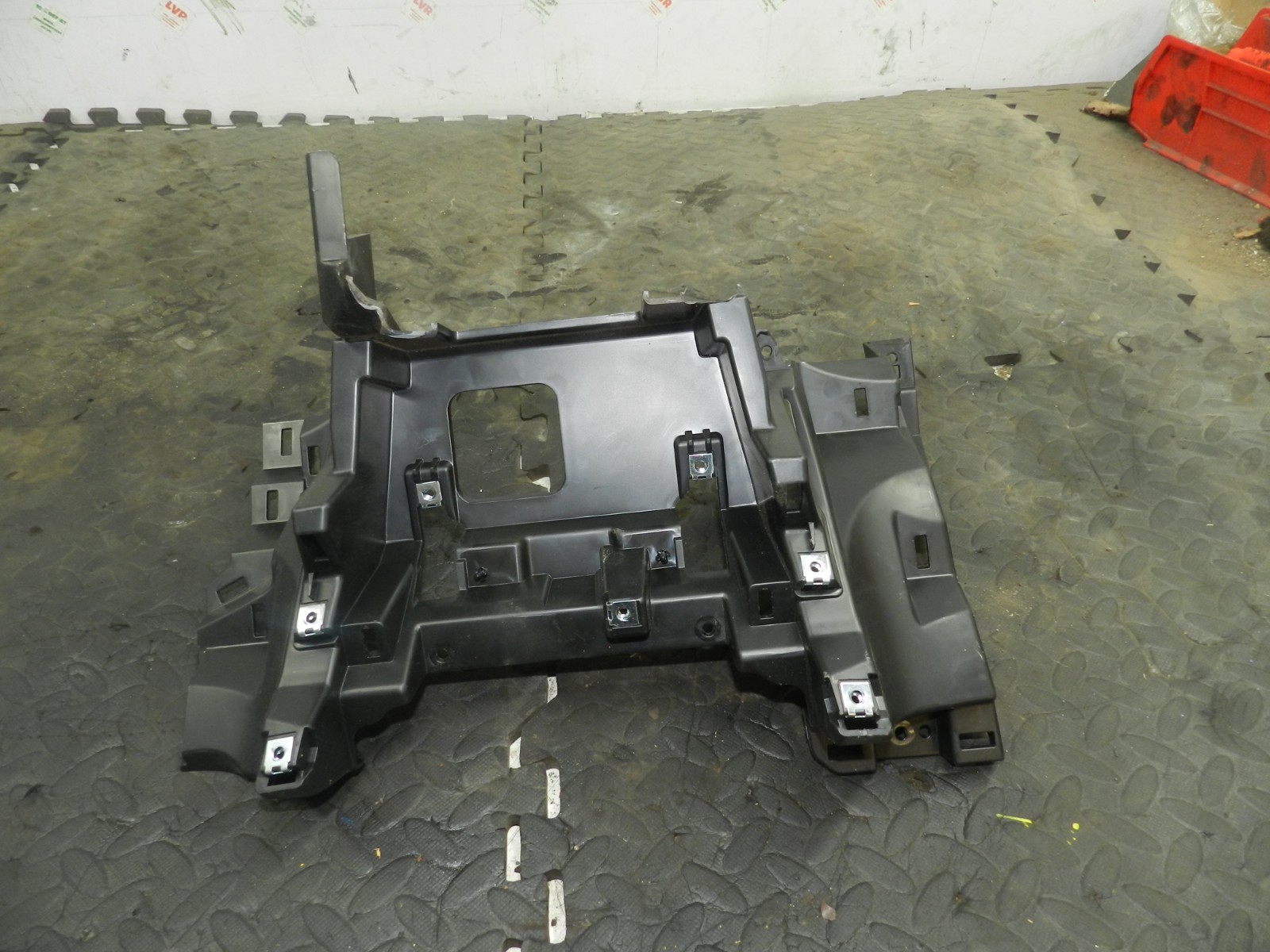 180. 2018 RENAULT KOLEOS MK2. DASH BOARD TRIM MOUNT FRAME 681041125R