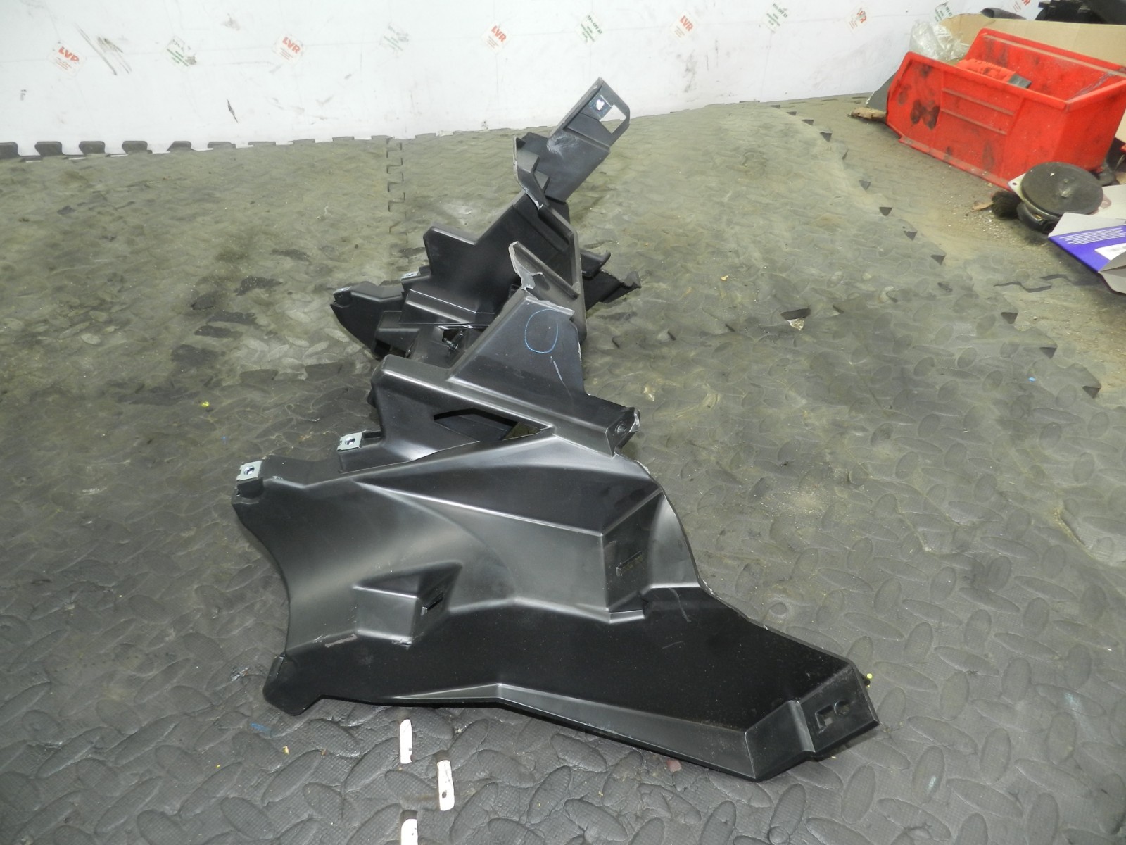 180. 2018 RENAULT KOLEOS MK2. DASH BOARD TRIM MOUNT FRAME 681041125R - Image 2