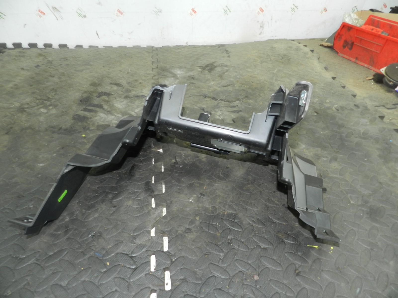180. 2018 RENAULT KOLEOS MK2. DASH BOARD TRIM MOUNT FRAME 681041125R - Image 3