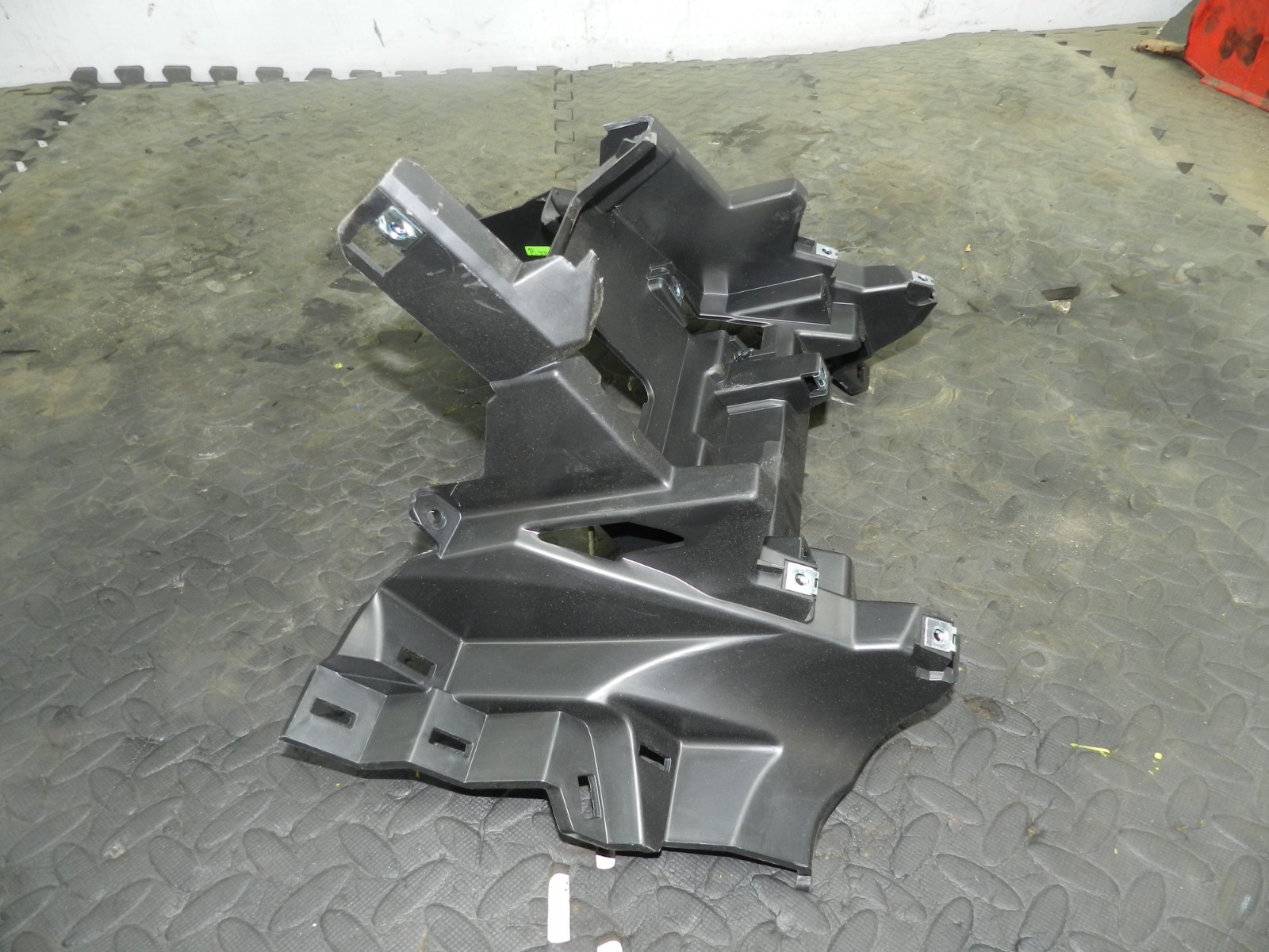 180. 2018 RENAULT KOLEOS MK2. DASH BOARD TRIM MOUNT FRAME 681041125R - Image 4
