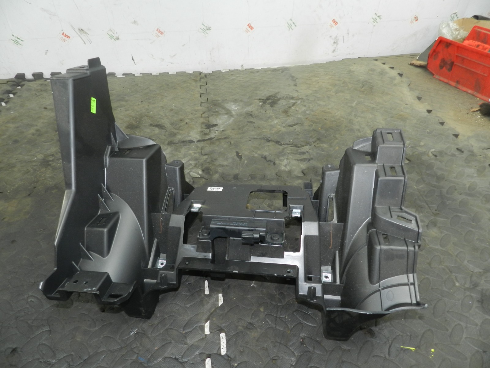 180. 2018 RENAULT KOLEOS MK2. DASH BOARD TRIM MOUNT FRAME 681041125R - Image 5
