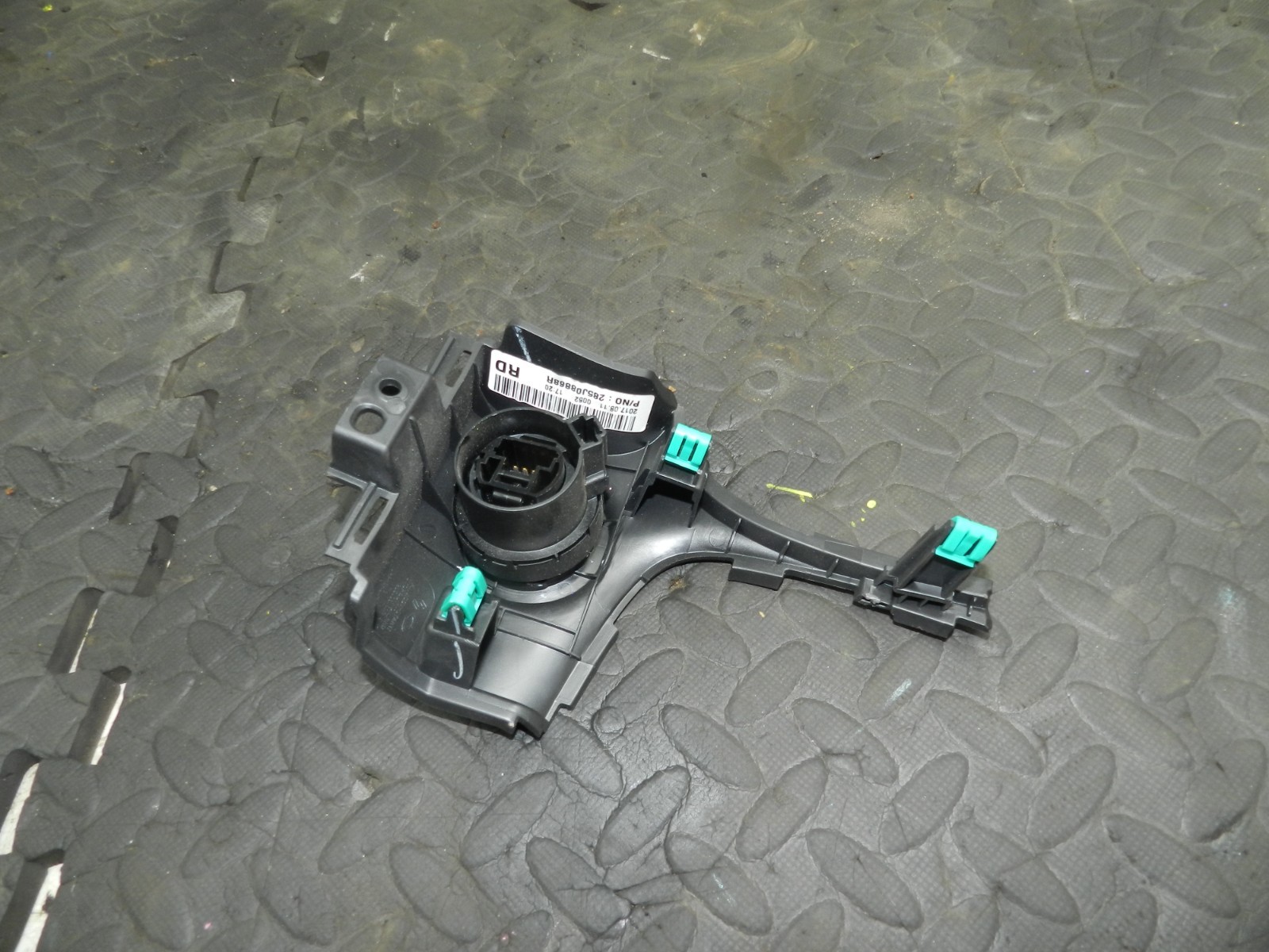 180. 2018 RENAULT KOLEOS MK2. DASH TRIM START STOP BUTTON
