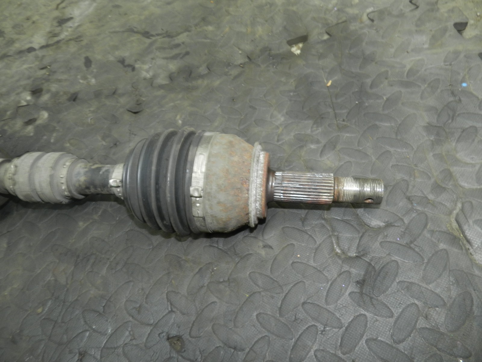 180. 2018 RENAULT KOLEOS MK2. DRIVER SIDE FRONT DRIVE SHAFT - Image 4