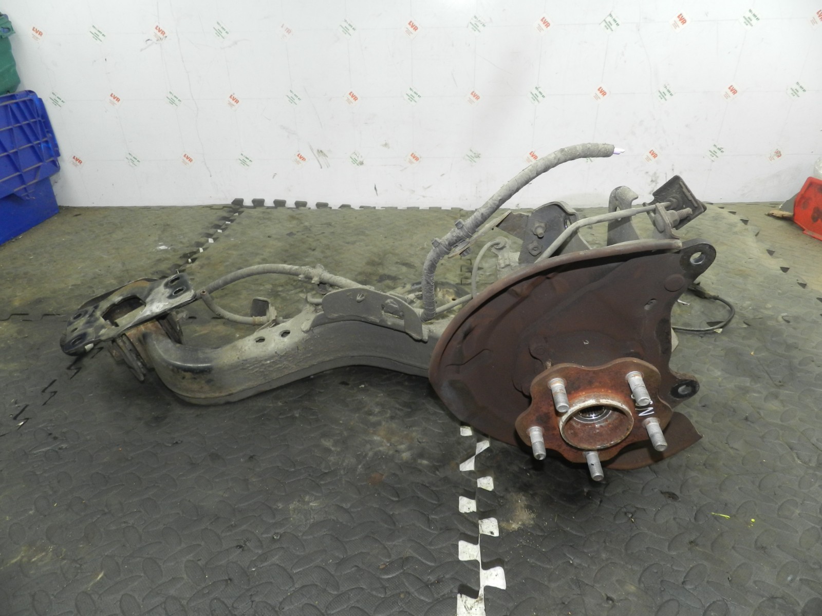 180. 2018 RENAULT KOLEOS MK2. PASSENGER SIDE REAR WHEEL HUB STUB AXLE
