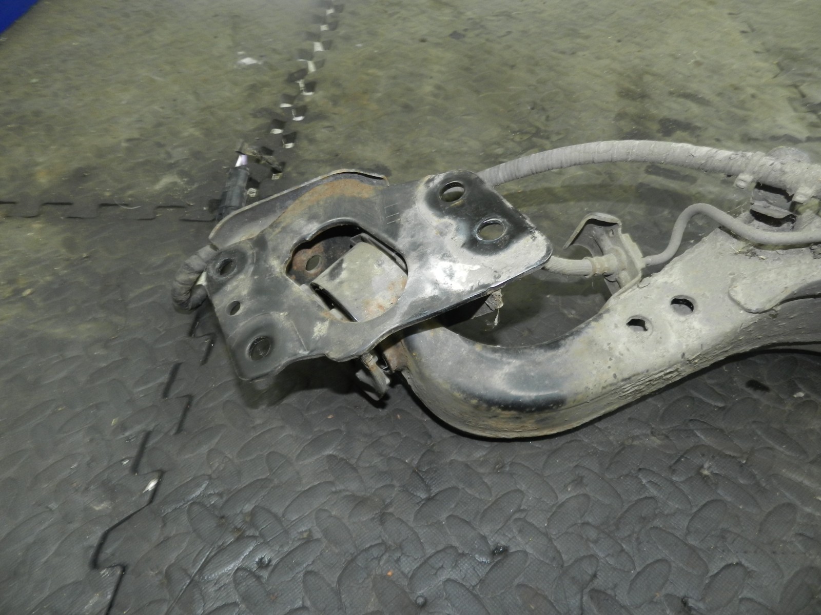 180. 2018 RENAULT KOLEOS MK2. PASSENGER SIDE REAR WHEEL HUB STUB AXLE - Image 4