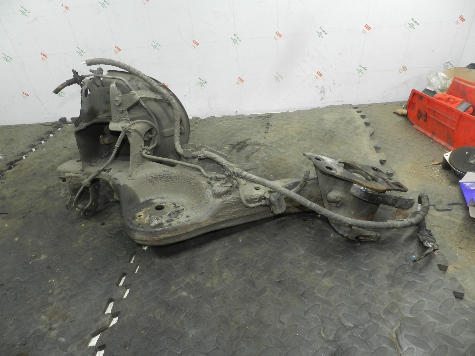 180. 2018 RENAULT KOLEOS MK2. PASSENGER SIDE REAR WHEEL HUB STUB AXLE - Image 6