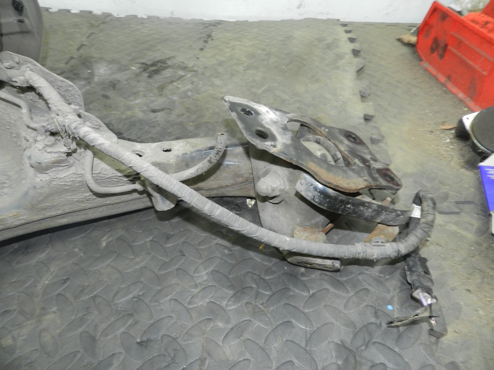 180. 2018 RENAULT KOLEOS MK2. PASSENGER SIDE REAR WHEEL HUB STUB AXLE - Image 7