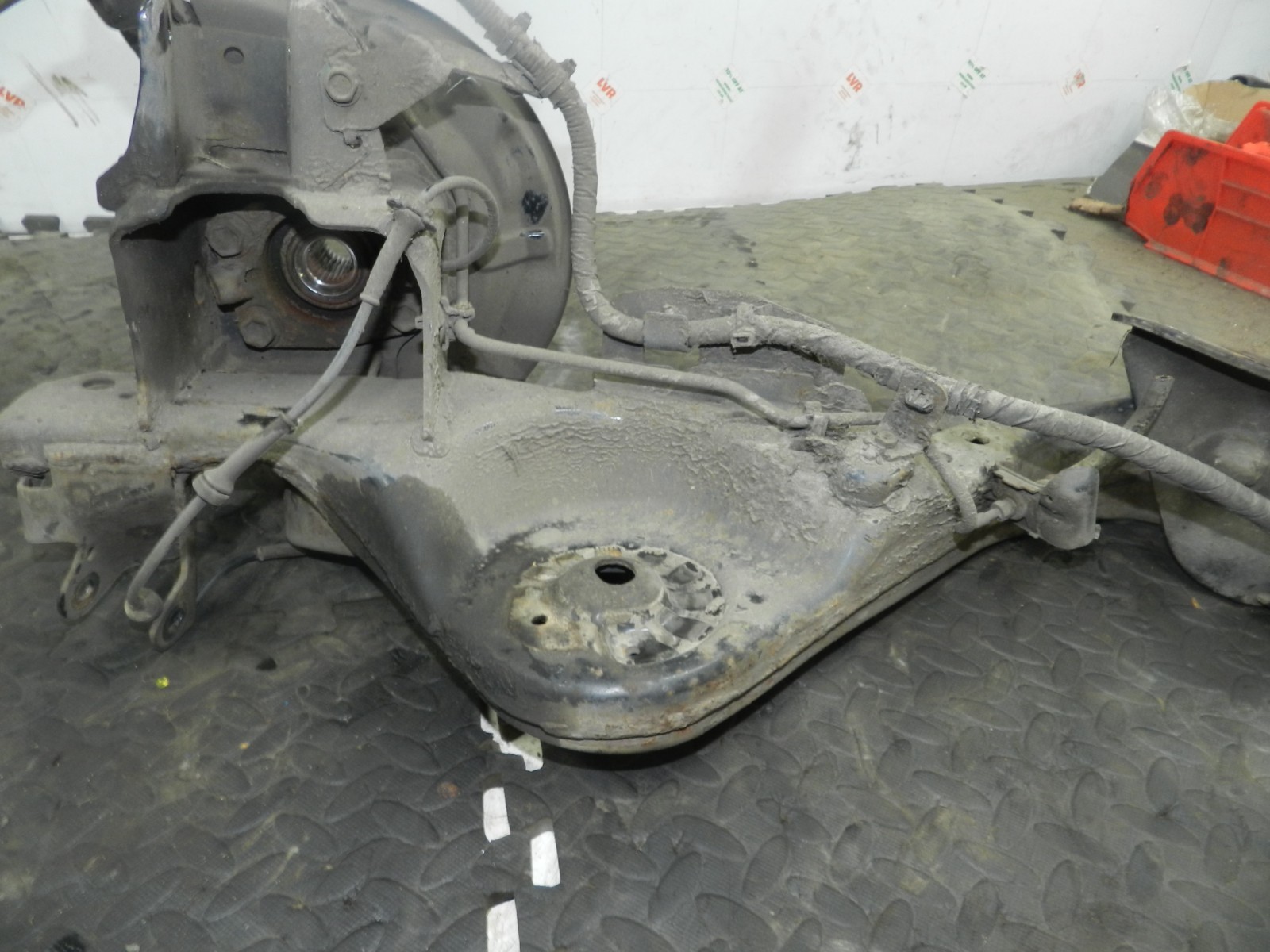 180. 2018 RENAULT KOLEOS MK2. PASSENGER SIDE REAR WHEEL HUB STUB AXLE - Image 8