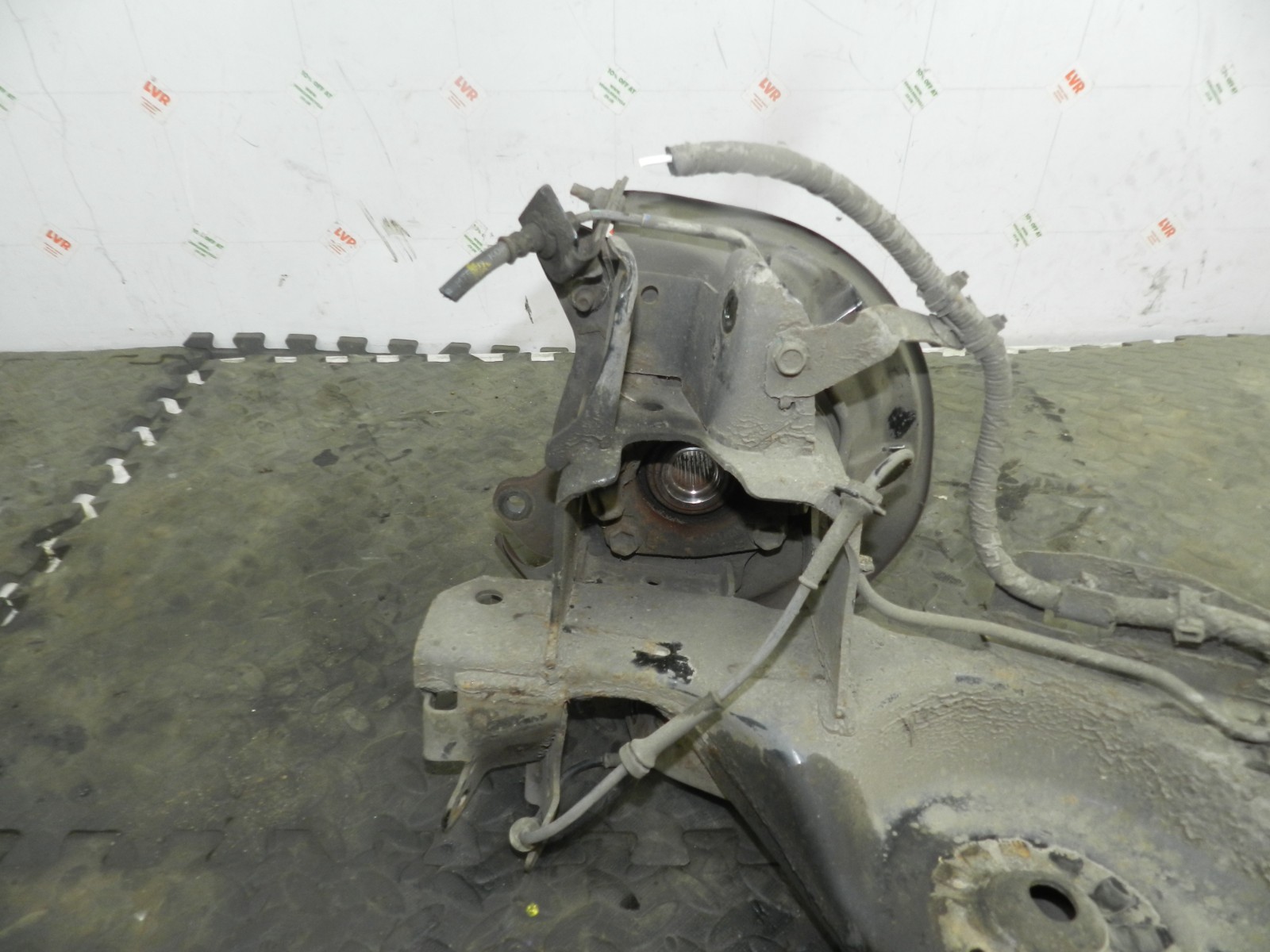 180. 2018 RENAULT KOLEOS MK2. PASSENGER SIDE REAR WHEEL HUB STUB AXLE - Image 9