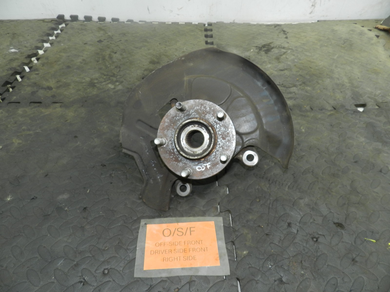 180. 2018 RENAULT KOLEOS MK2. DRIVER SIDE FRONT WHEEL HUB STUB AXLE