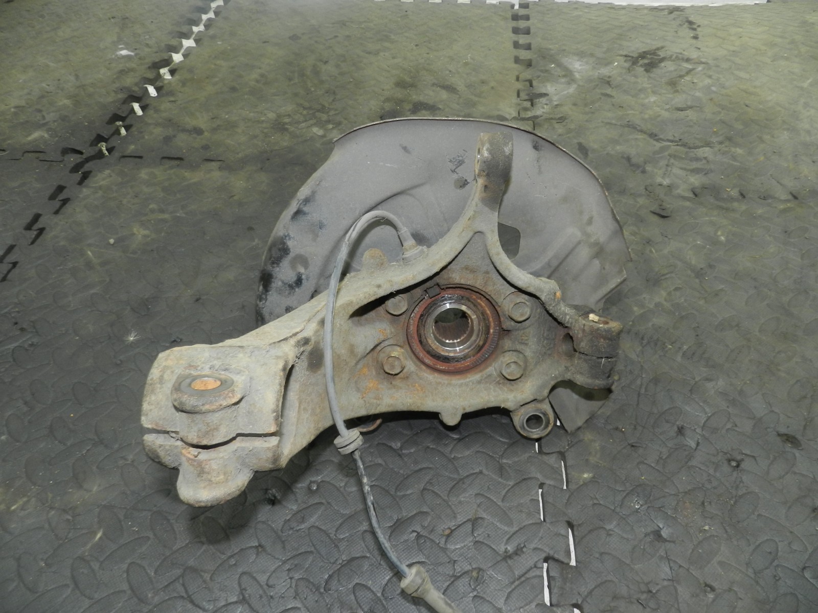 180. 2018 RENAULT KOLEOS MK2. DRIVER SIDE FRONT WHEEL HUB STUB AXLE - Image 3