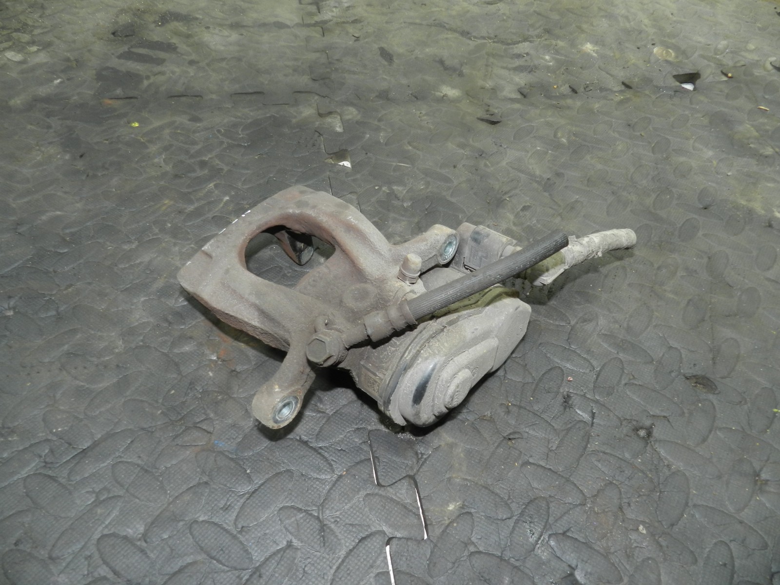 180. 2018 RENAULT KOLEOS MK2. PASSENGER REAR BRAKE CALIPER ELECTRIC HANDBRAKE - Image 3