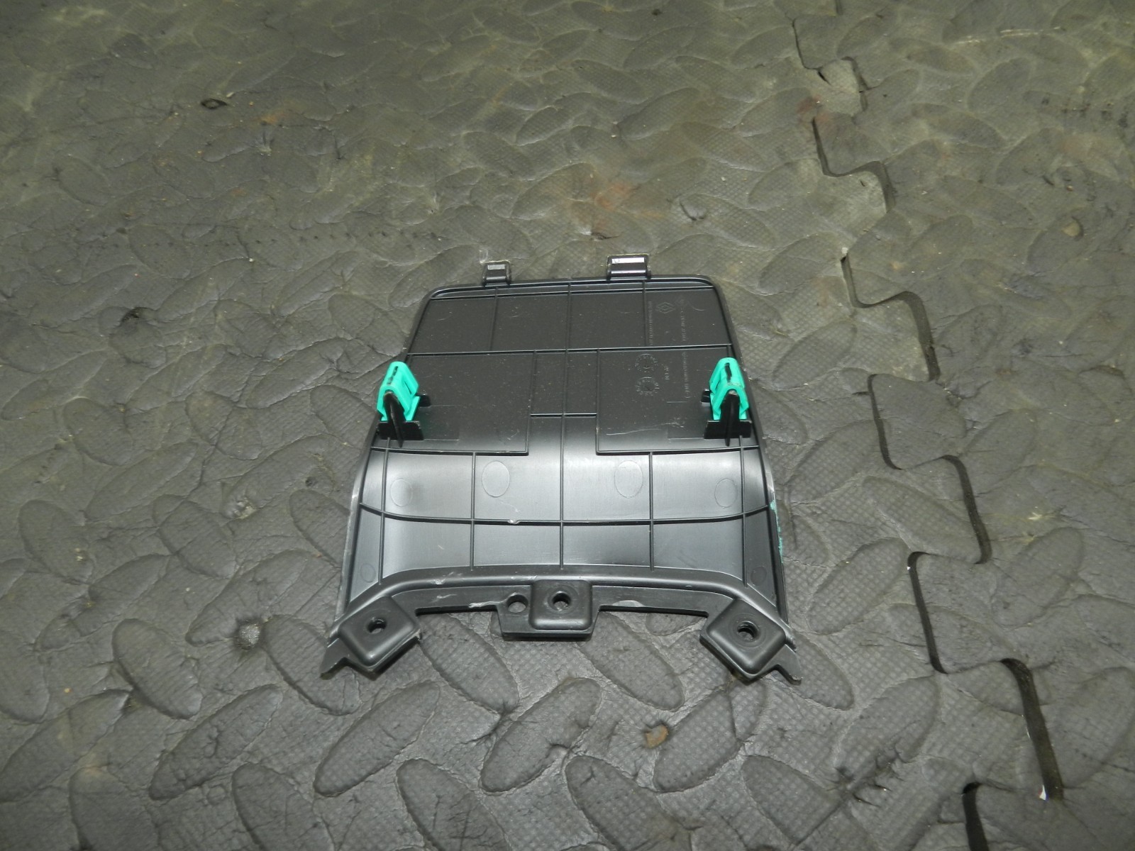 180. 2018 RENAULT KOLEOS MK2. CENTRE CONSOLE TRIM