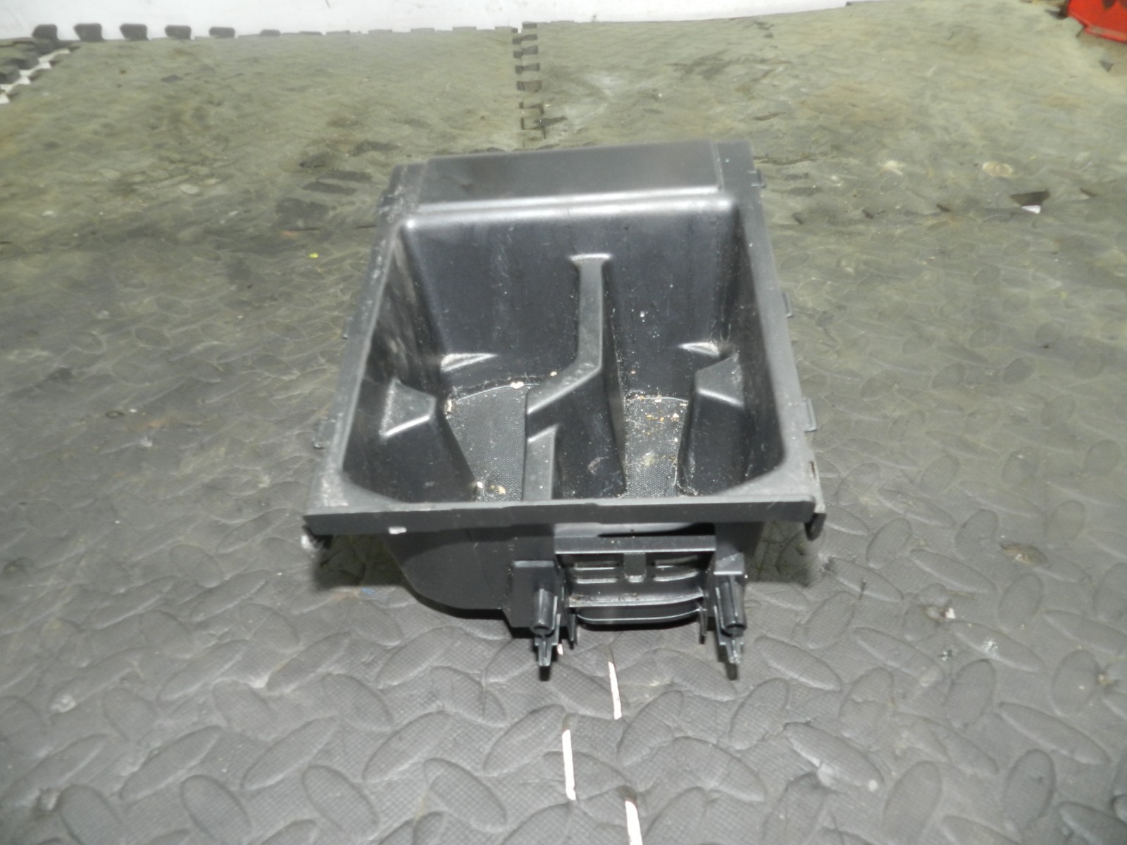 180. 2018 RENAULT KOLEOS MK2. CUP HOLDER FRAME CENTRE CONSOLE