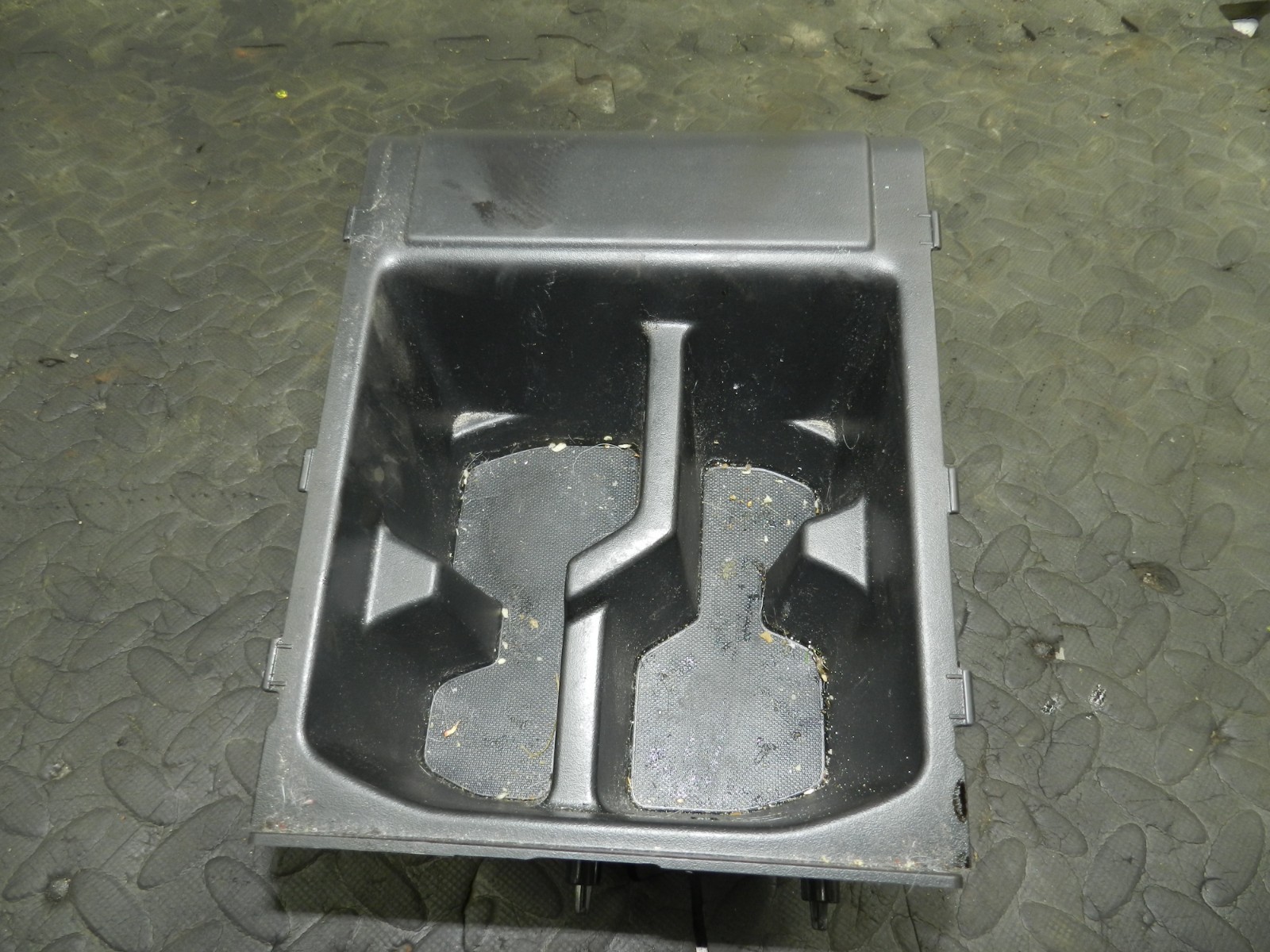 180. 2018 RENAULT KOLEOS MK2. CUP HOLDER FRAME CENTRE CONSOLE - Image 2