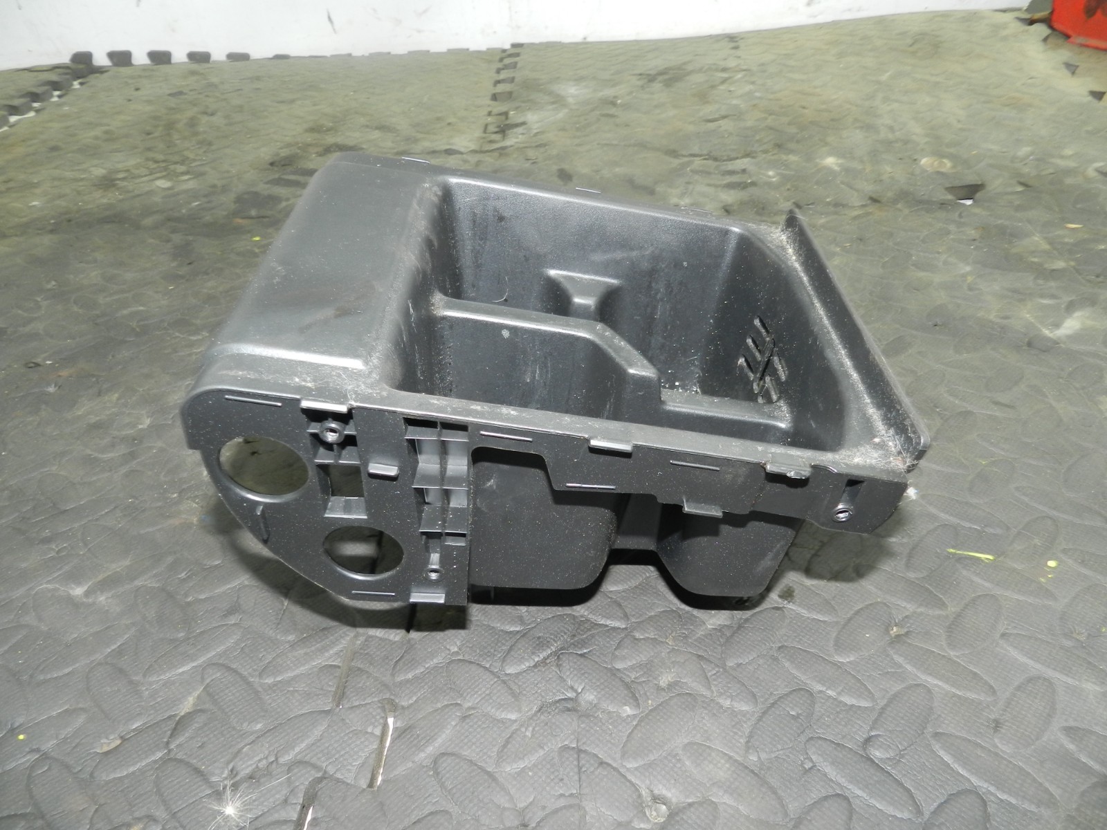 180. 2018 RENAULT KOLEOS MK2. CUP HOLDER FRAME CENTRE CONSOLE - Image 3