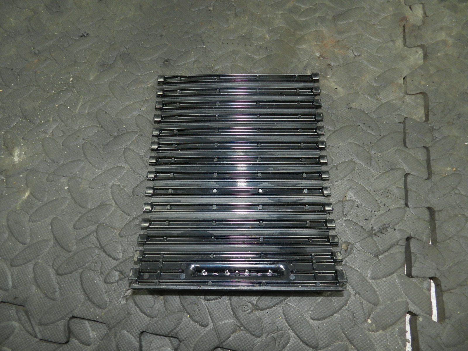 180. 2018 RENAULT KOLEOS MK2. CENTRE CONSOLE ROLLER SHUTTER PANEL - Image 2