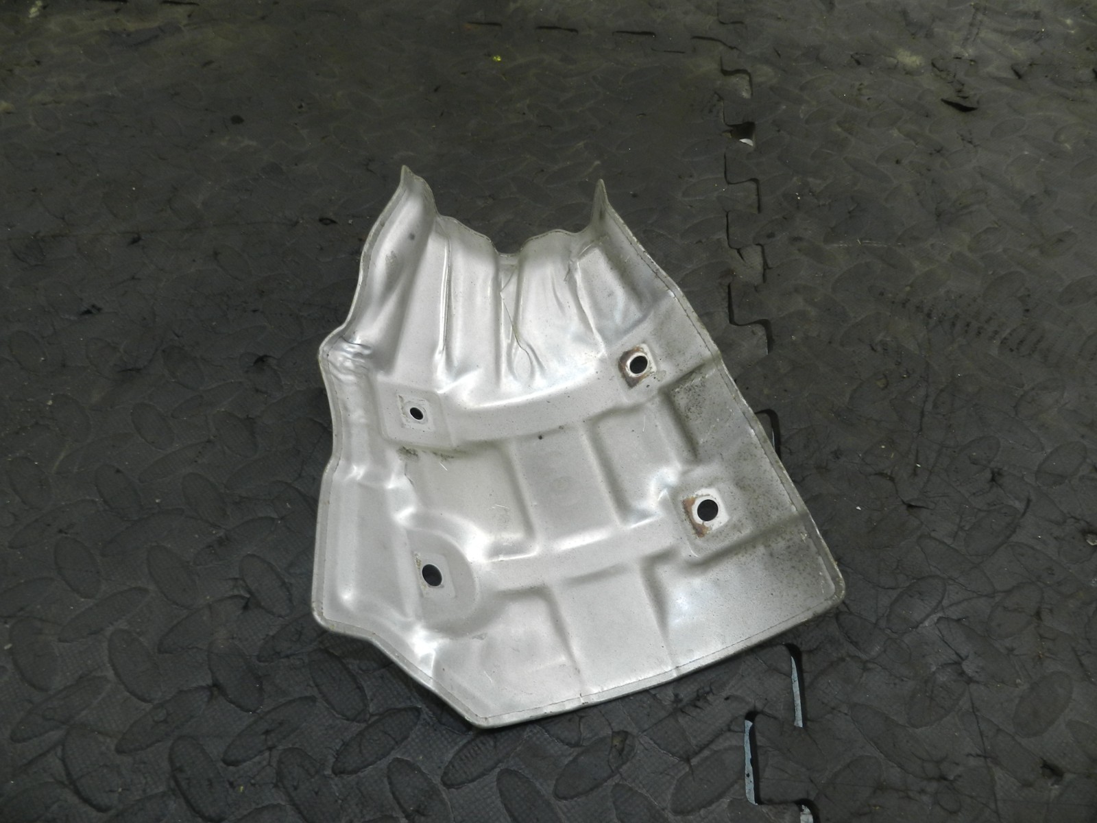 180. 2018 RENAULT KOLEOS MK2. EXHAUST HEAT SHIELD