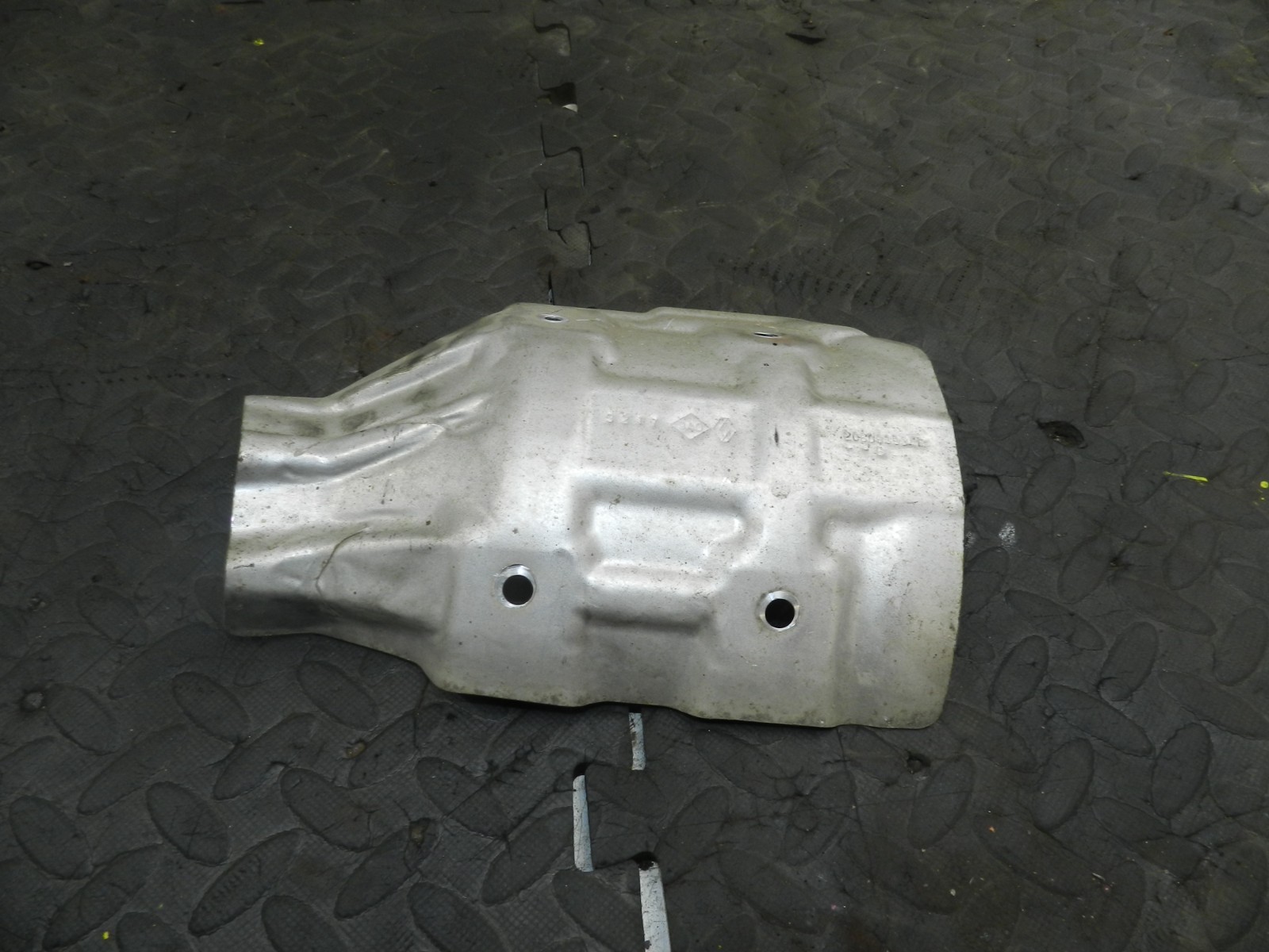180. 2018 RENAULT KOLEOS MK2. EXHAUST HEAT SHIELD - Image 3