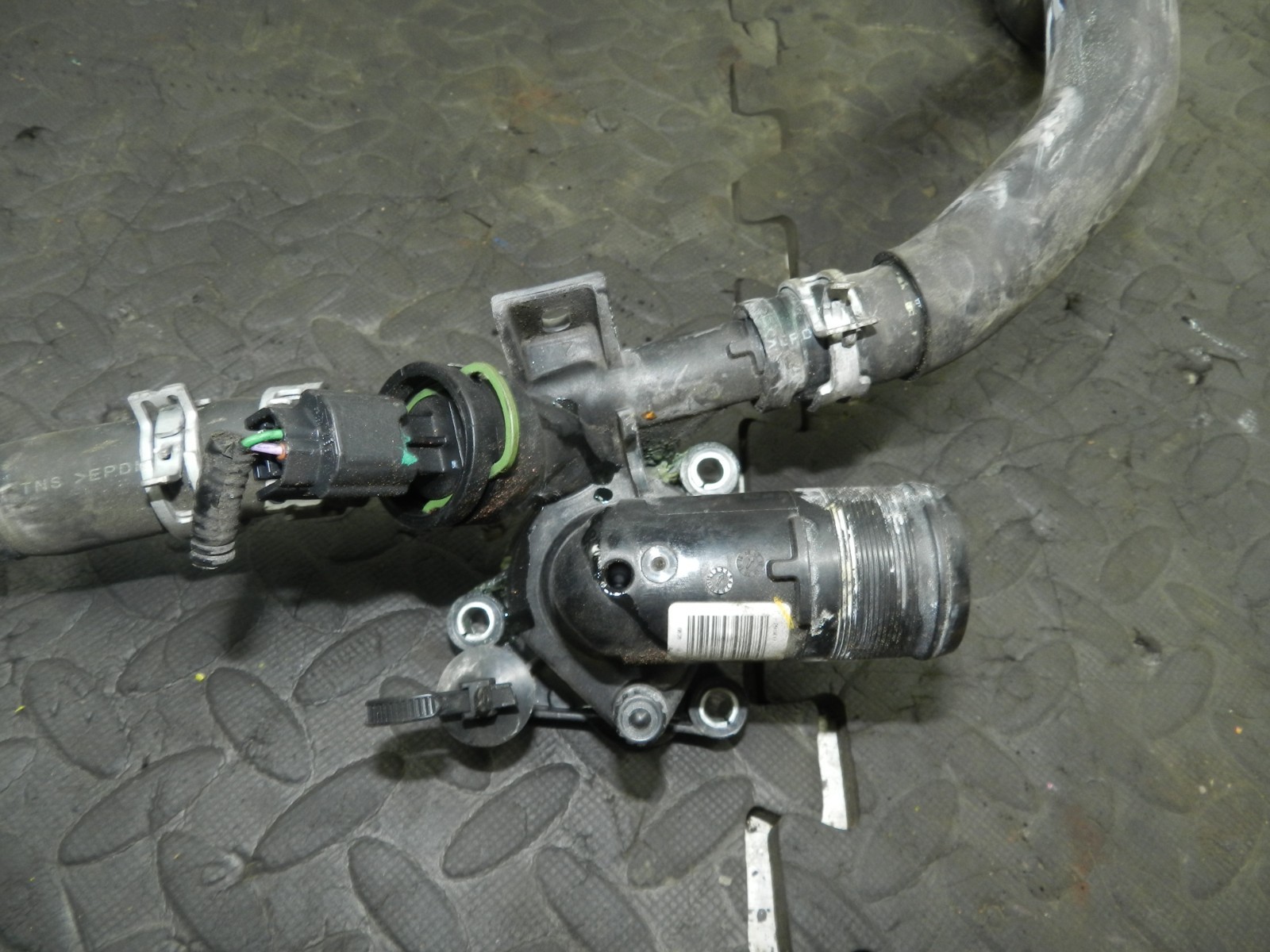 180. 2018 RENAULT KOLEOS MK2. COOLANT THERMOSTAT HOUSING + PIPE - Image 5