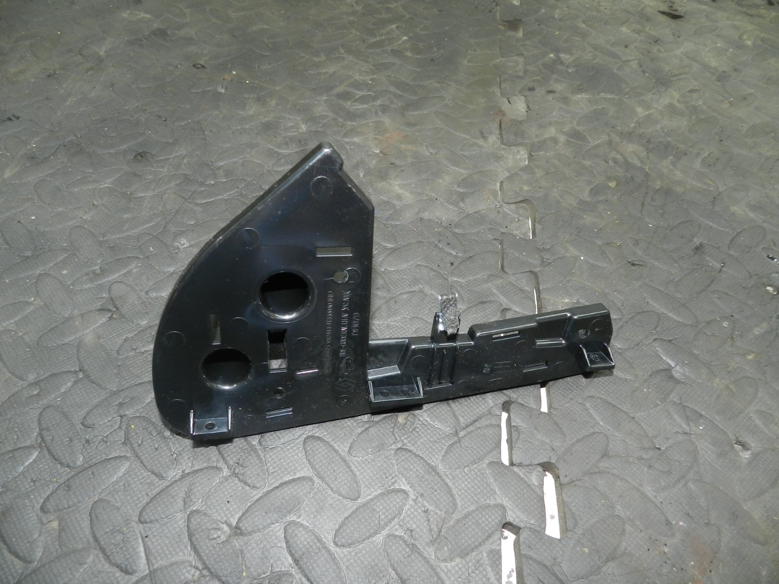 180. 2018 RENAULT KOLEOS MK2. SIDE GUIDE RAIL FRAME - Image 3