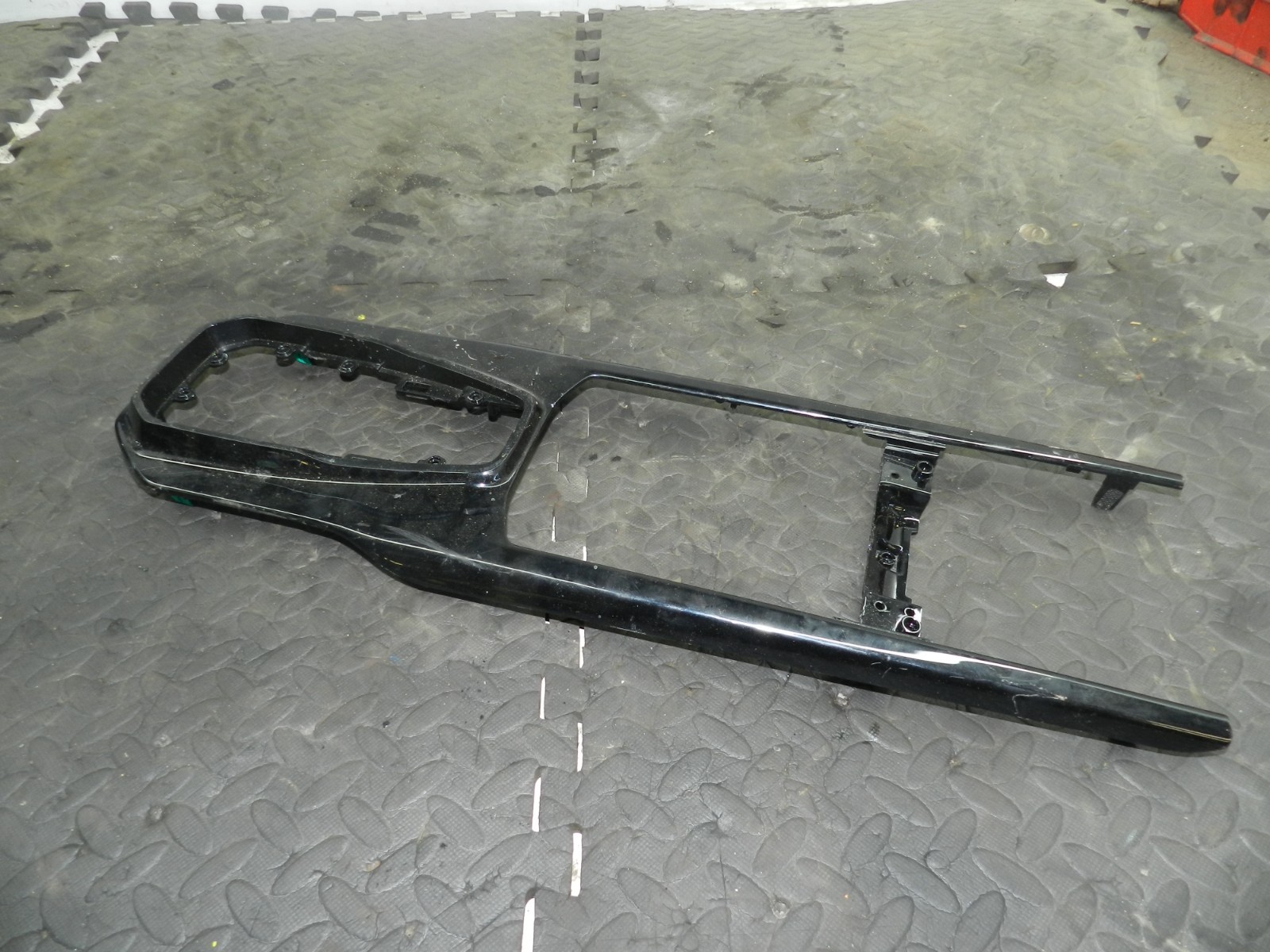 180. 2018 RENAULT KOLEOS MK2. CENTRE CONSOLE BLACK FRAME - Image 2