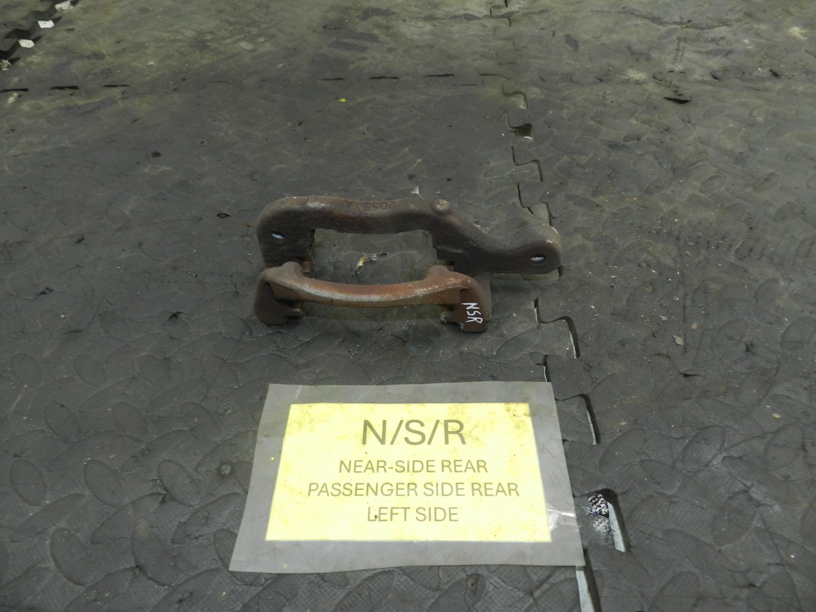 180. 2018 RENAULT KOLEOS MK2. PASSENGER REAR BRAKE CARRIER ELECTRIC HANDBRAKE