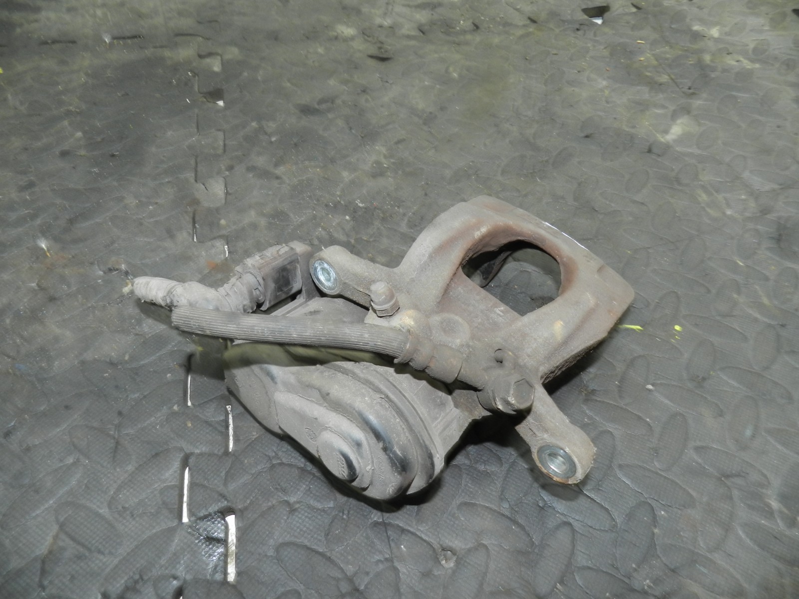 180. 2018 RENAULT KOLEOS MK2. DRIVER SIDE REAR BRAKE CALIPER ELECTRIC HAND BRAKE - Image 3