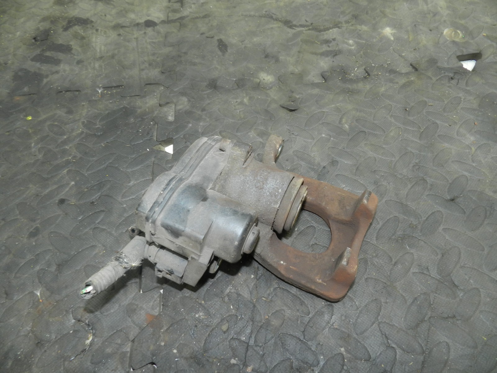 180. 2018 RENAULT KOLEOS MK2. DRIVER SIDE REAR BRAKE CALIPER ELECTRIC HAND BRAKE - Image 4