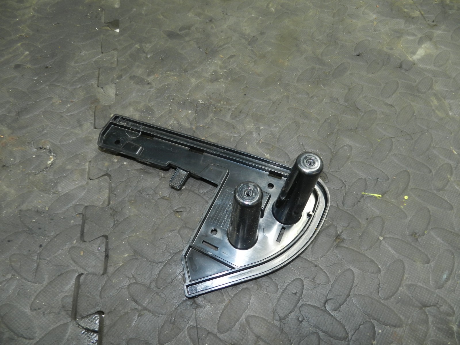180. 2018 RENAULT KOLEOS MK2. SIDE GUIDE RAIL FRAME
