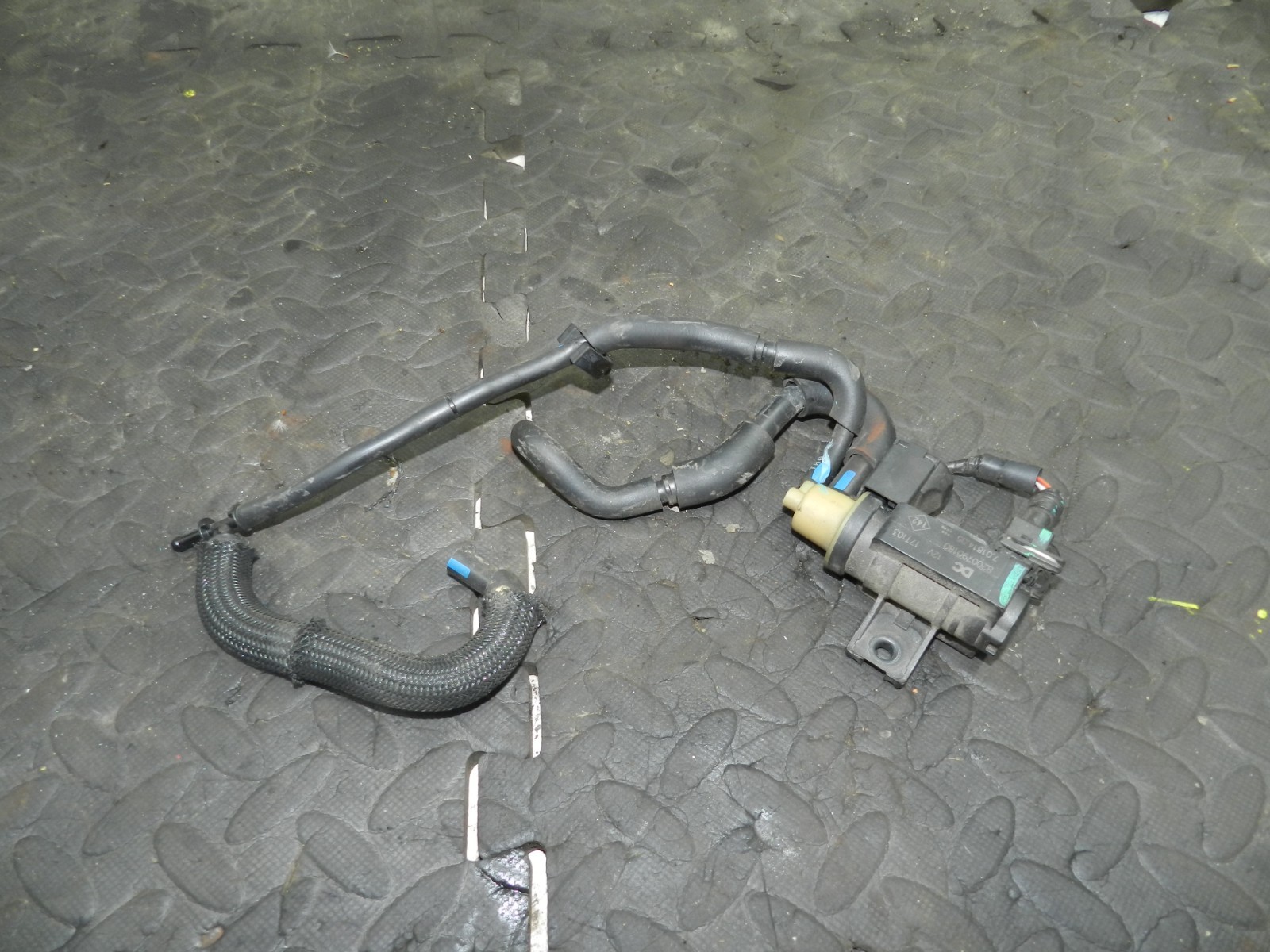 180. 2018 RENAULT KOLEOS MK2. VACUUM PUMP + PIPES SOLENOID
