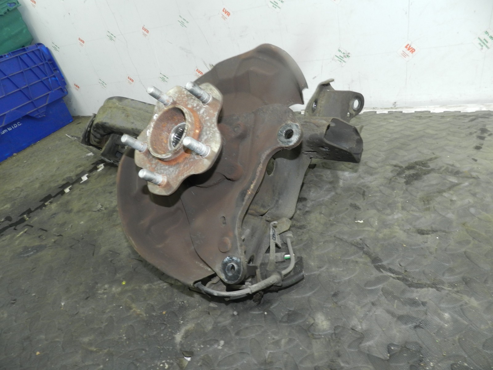 180. 2018 RENAULT KOLEOS MK2. DRIVER SIDE REAR WHEEL HUB STUB AXLE