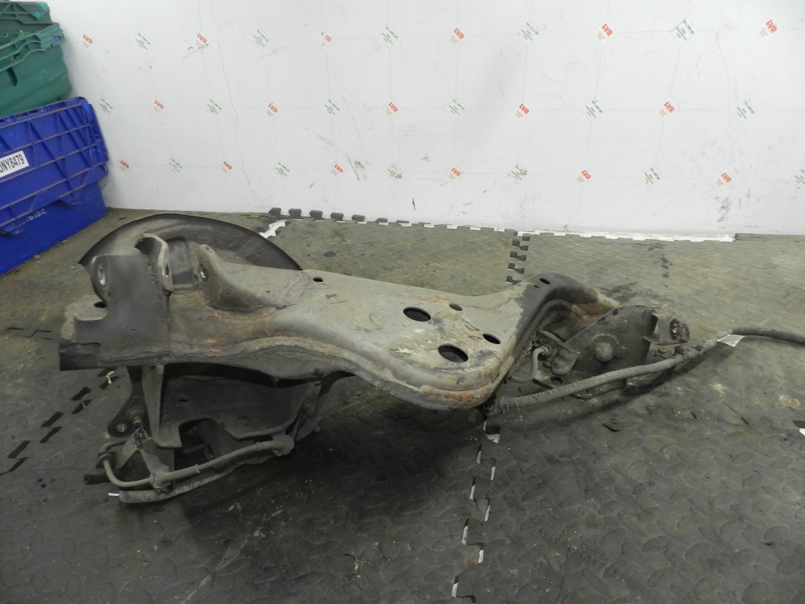 180. 2018 RENAULT KOLEOS MK2. DRIVER SIDE REAR WHEEL HUB STUB AXLE - Image 2