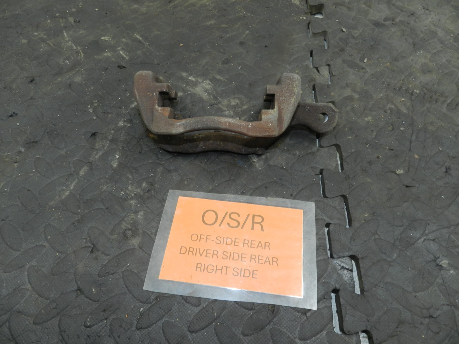 180. 2018 RENAULT KOLEOS MK2. DRIVER SIDE BRAKE CARRIER