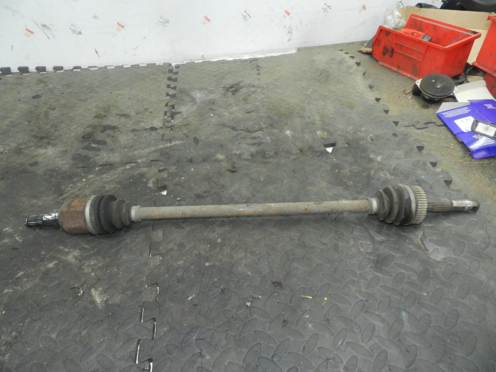 180. 2018 RENAULT KOLEOS MK2. DRIVER SIDE REAR DRIVE SHAFT - Image 2