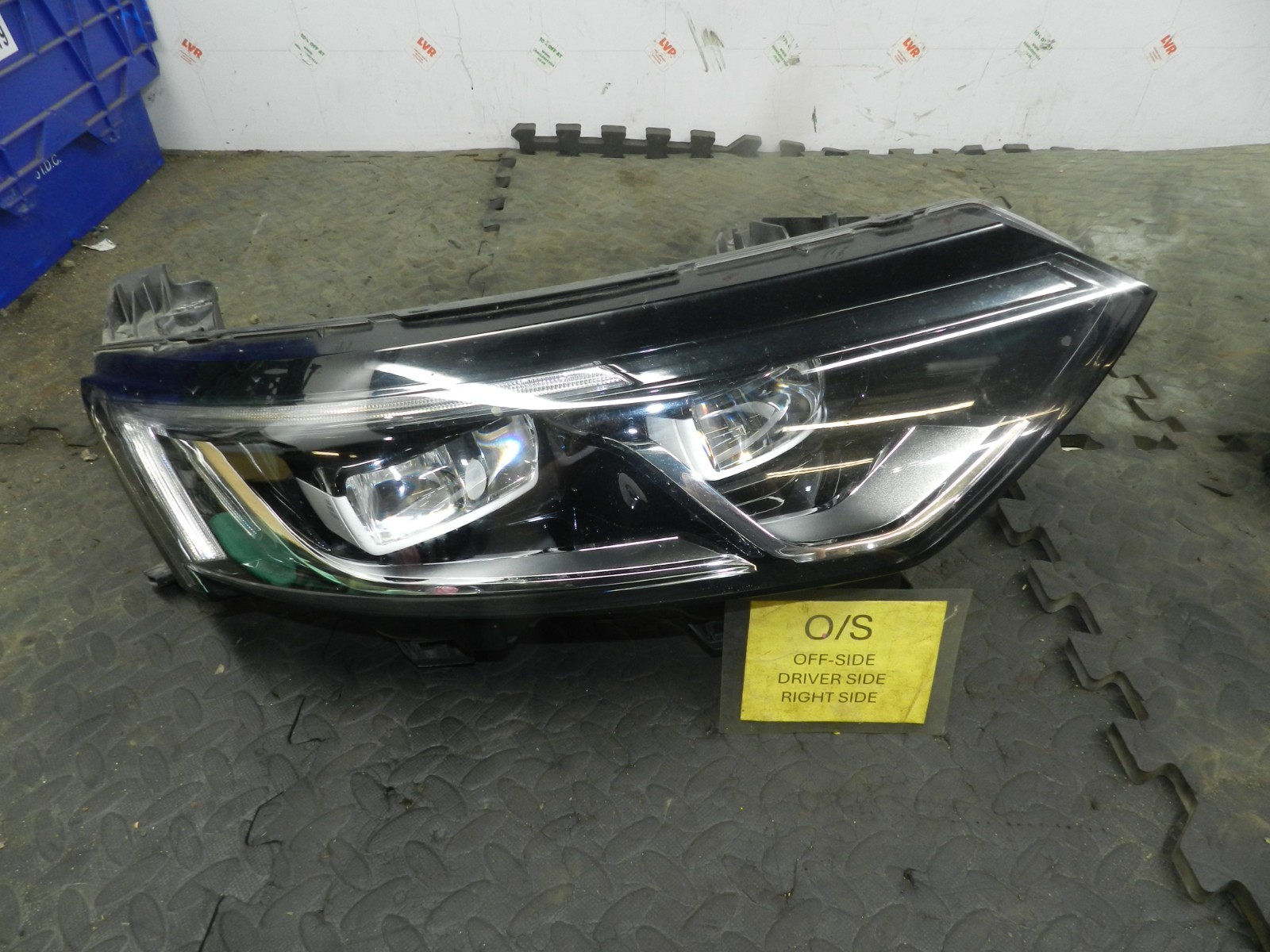 180. 2018 RENAULT KOLEOS MK2. DRIVER SIDE HEAD LIGHT 260109351R