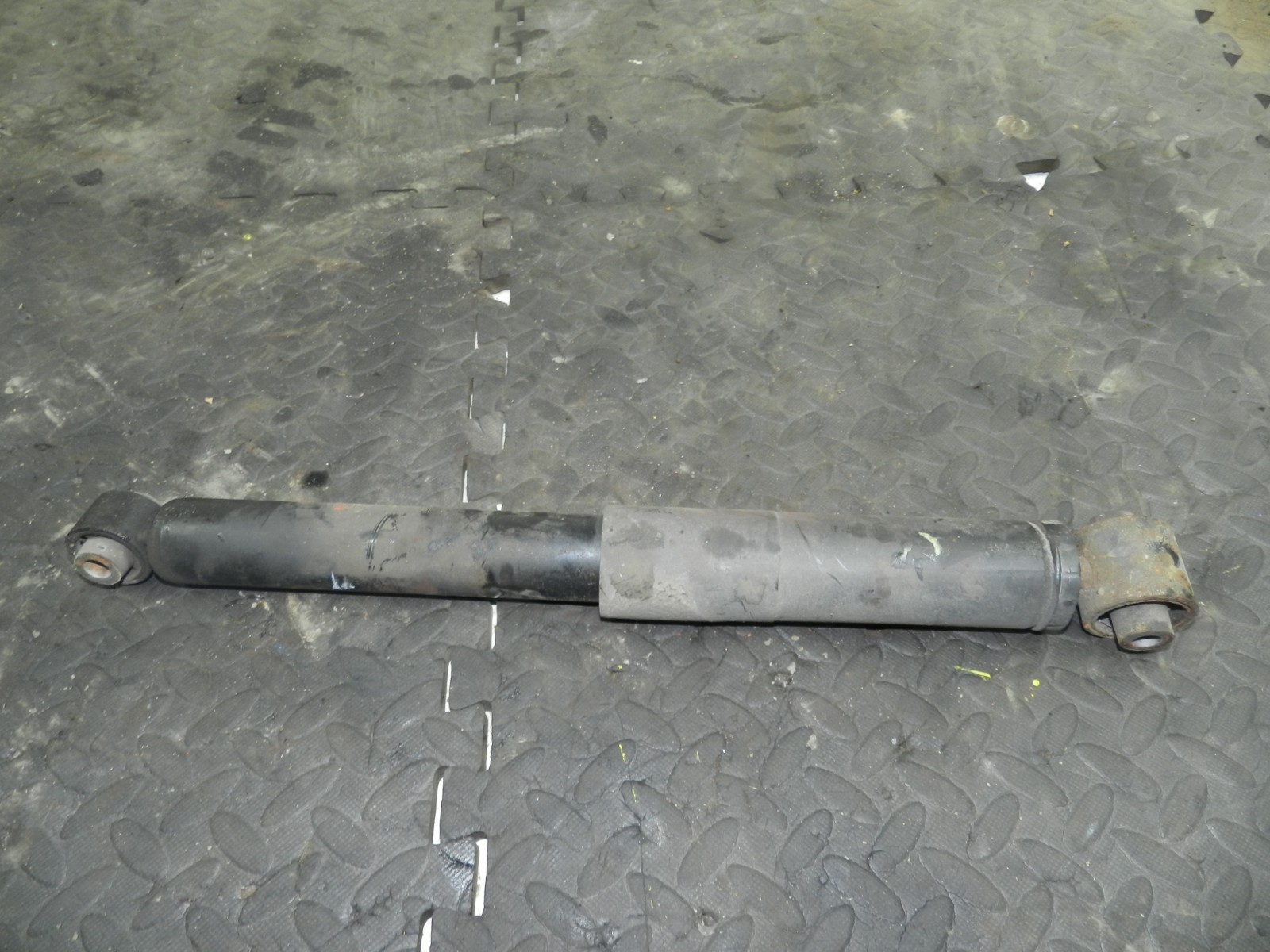 180. 2018 RENAULT KOLEOS MK2. DRIVER SIDE REAR SHOCK ABSORBER - Image 2