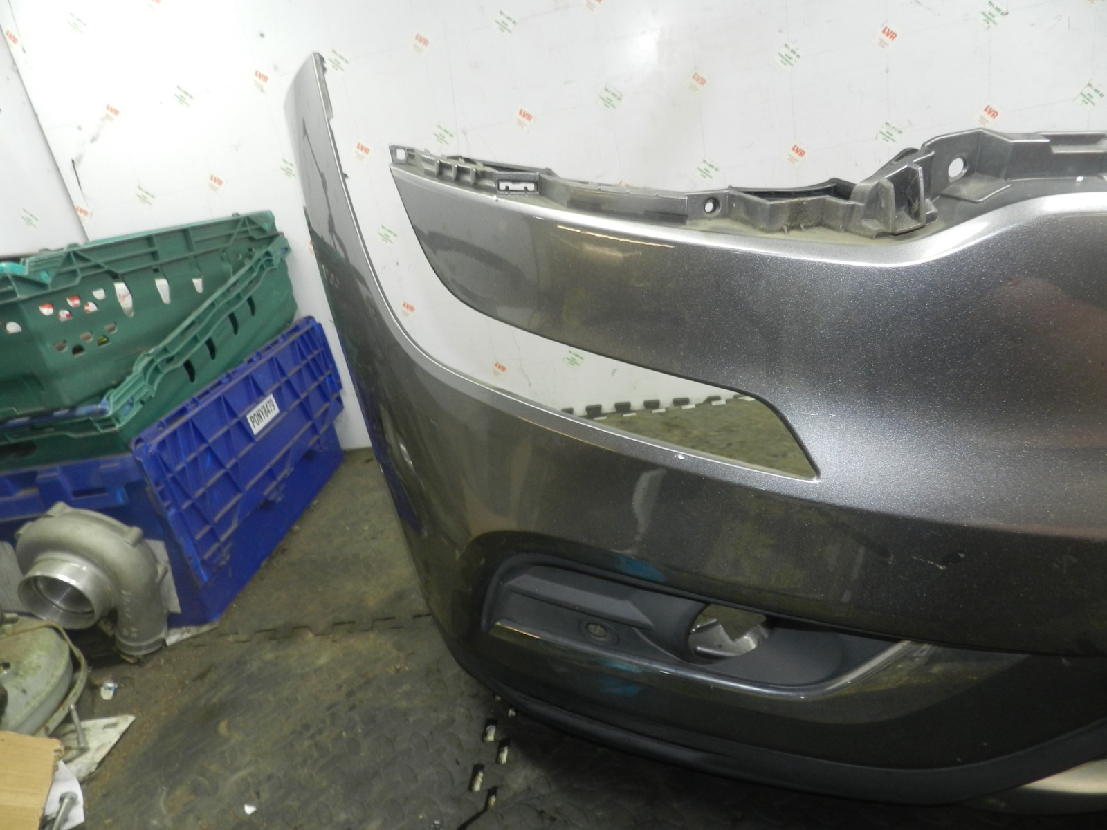 180. 2018 RENAULT KOLEOS MK2. FRONT BUMPER IN SILVER - Image 3