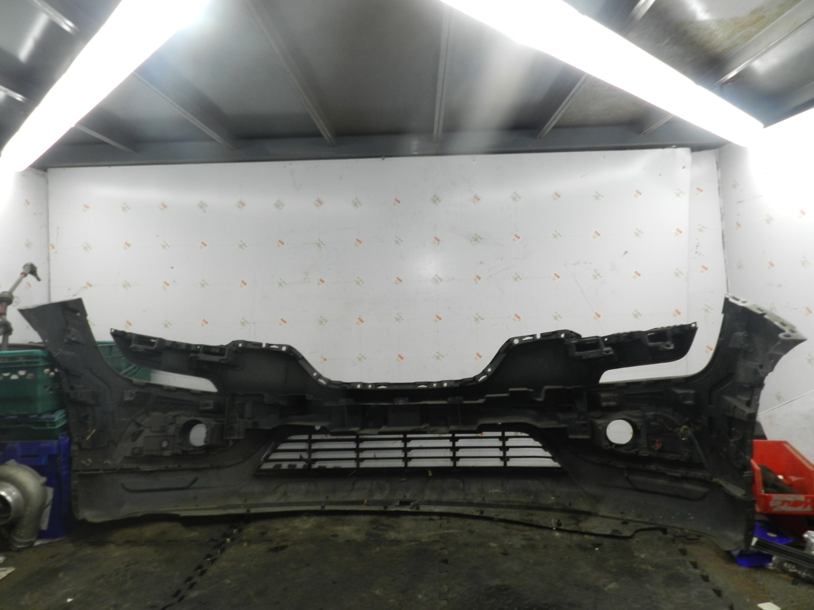180. 2018 RENAULT KOLEOS MK2. FRONT BUMPER IN SILVER - Image 5